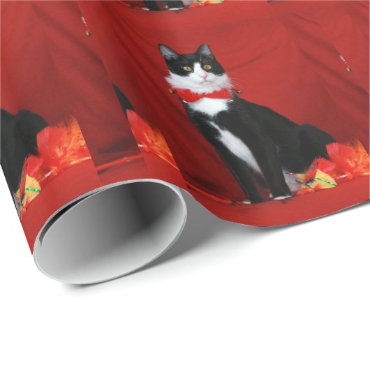Tuxedo-Katze mit roter Bogen-Krawatte Geschenkpapier (Rolleneckpunkt)