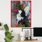 Tuxedo Katze Niedlich mit Hübschen Blume Schwarze Poster (Heimbüro)