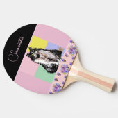 Tuxedo Katzen Pastellfarbene, rosa Mädchen Tischtennis Schläger (Seitenansicht)