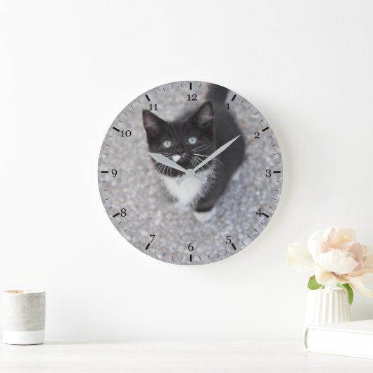 Tuxedo Kitten Große Wanduhr (Zuhause)