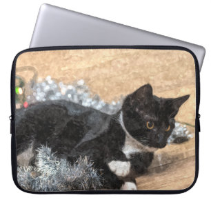 Tuxedo Kitten Tinsel und Lights Painterly Laptopschutzhülle