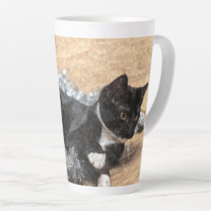 Tuxedo Kitten Tinsel und Lights Painterly Milchtasse