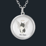 Tuxedo Ragamuffin Beileid Versilberte Kette<br><div class="desc">Es gibt einige, die der Welt ein so großartiges Licht bringen, dass selbst nach ihrer Abwesenheit ihr Licht bleibt. Lass eine süße Halskette, die deinem Schwermut Komfort bringt, während du einen Moment Zeit nimmst, um dich an deine geliebte, schwarz-weiße Hauskatze mit mittlerer Haarkatze zu erinnern. Für die nachdenklichsten Geschenke, paaren...</div>