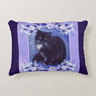 Tuxedo, Schwarz-Weiß-Katzenkunst von Renee Lavoie Dekokissen
