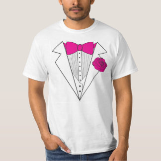 Tuxedo-Stil mit rosa Bowtie und rosa Rose T-Shirt