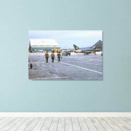 Tuy Hoa Air Base Vietnam 1969 Wrapped Canvas Leinwanddruck (Insitu (Holzboden))