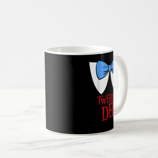 Tweedle Dee I'm With Dum - Lazy Couple Halloween C Kaffeetasse (VorderseiteRechts)