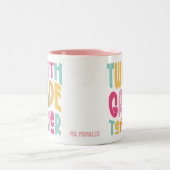 Twelfth Grade Teacher | Colorful Text Zweifarbige Tasse (Mittel)