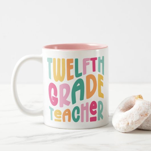 Twelfth Grade Teacher Colorful Text  Zweifarbige Tasse (Mit Donut)