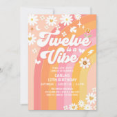 TWELVE ist ein Vibe Pink Peach 12. Groovy Geburtst Einladung (Vorderseite)