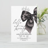Twenty Black Bow 20th Birthday Invitation Einladung (Stehend Vorderseite)