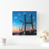 Twilight auf Bill Emerson Bridge Wall Clock Quadratische Wanduhr (Zuhause)