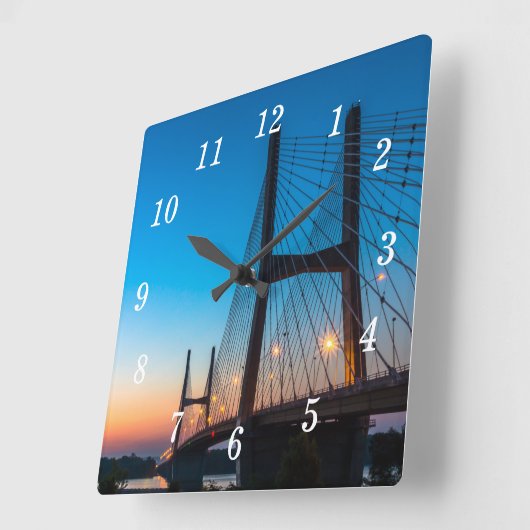 Twilight auf Bill Emerson Bridge Wall Clock Quadratische Wanduhr (Winkel)