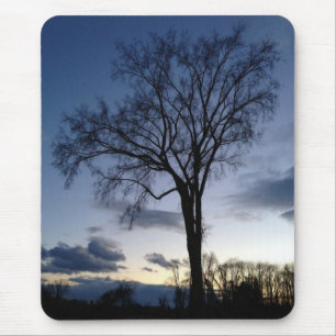 Twilight auf den Baum im Winter Mousepad