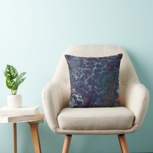 Twilight Flow, dunkel Lila zu Azure Blue Cells Kissen