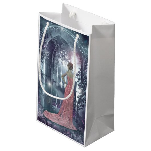 Twilight Gatekeeper Kleine Geschenktüte (Rückseite Schrägansicht)