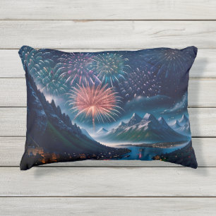 Twilight Mountain mit Feuerwerk Kissen Für Draußen