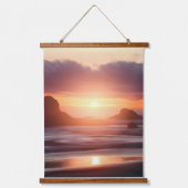 Twilight Reflections: Sunset Shoreline Wandteppich Mit Holzrahmen (Vorderseite)