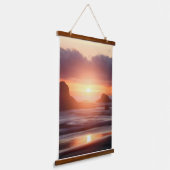 Twilight Reflections: Sunset Shoreline Wandteppich Mit Holzrahmen (Gewinkelt)