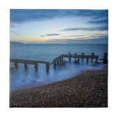 Twilight Sky Over Shoreline and Breakwater Fliese (Vorderseite)