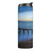 Twilight Sky Over Shoreline and Breakwater Thermosbecher (Nach links gedreht)