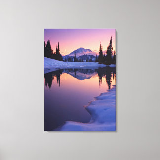 Twilight, Tarn und Crescent Moon Leinwanddruck