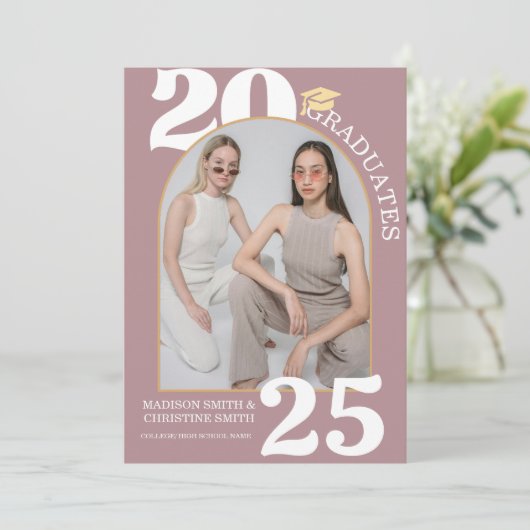 Twin Arch Foto Uni High School Abschluss Ankündigung (Stehend Vorderseite)