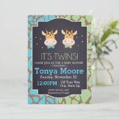 Twin Boys Giraffe Baby Shower Einladung (Stehend Vorderseite)