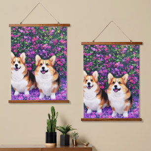 Twin Corgis im Garten Wandteppich Mit Holzrahmen