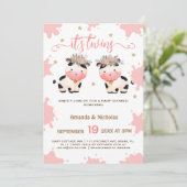 Twin Girls Pink Boho Holy Cow Baby Dusche Einladung (Stehend Vorderseite)