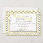 Twin Girls Tutus Zickzack Print Baby Dusche Einladung (Rückseite)