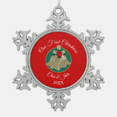 Twin Gold Bells Unsere ersten Weihnachten Schneeflocken Zinn-Ornament (Vorderseite)