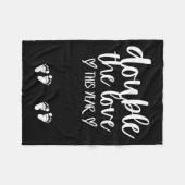 Twin Pregnancy Valentines Day Baby Announcement Fleecedecke (Vorderseite (Horizontal))
