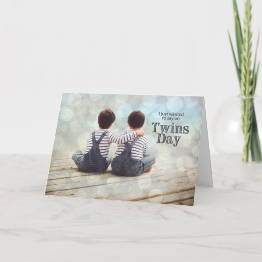 Twin Sons Twins Day Boys auf Dock Nautical Theme Karte (Vorderseite)