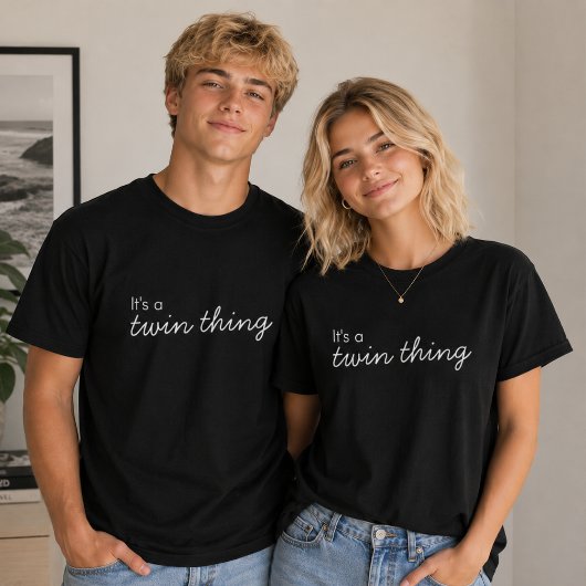 Twin Thing | Schwarz-Moderne Anpassung T-Shirt