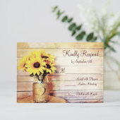 Twine Wrapped Mason Jar Sunflower Wedding RSVP Karte (Stehend Vorderseite)