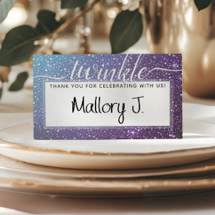 TWINKLE ✨ Aquamarine Lila Wasserfarbenmonogramm Platzkarte