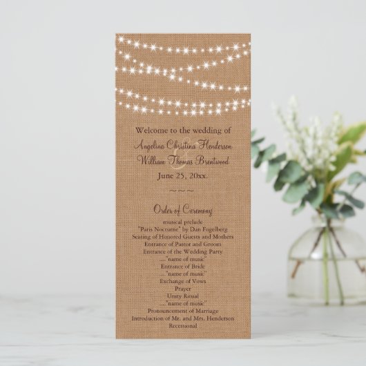 Twinkle Lights on Burlap Wedding Programm (Stehend Vorderseite)