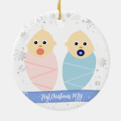 Twins Baby Girl Boy 1. Weihnachten als Godeltern F Keramik Ornament (Hinten)