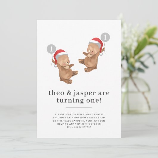 Twins Bear Balloon Weihnachtsmannmütze Erster Gebu Einladung (Stehend Vorderseite)