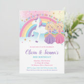 Twins Blonde Blue Eyes Princesses Unicorn Geburtst Einladung (Stehend Vorderseite)