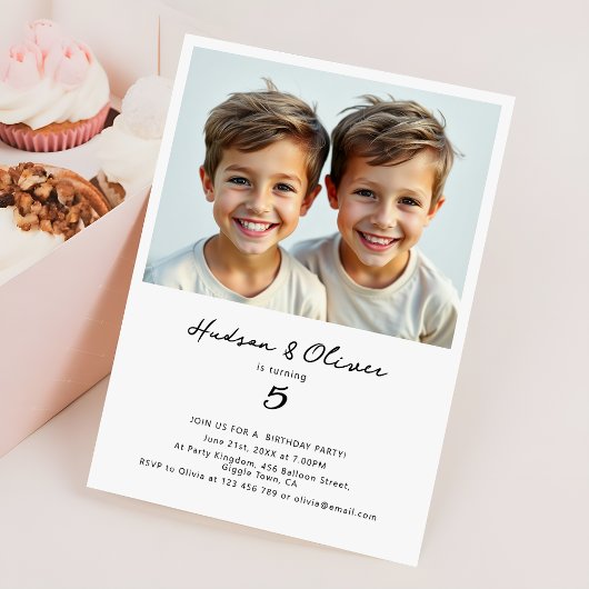 Twins Boys Minimalistisch Modern Birthday Party Fo Einladung