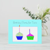 Twins Cupcake zum Geburtstag Einladung (Stehend Vorderseite)