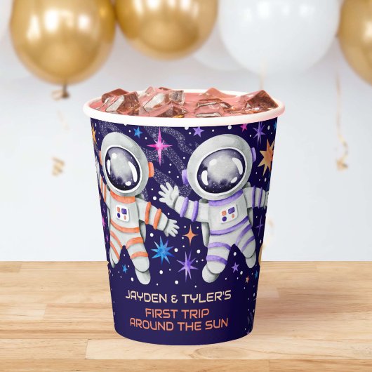 Twins Erste Reise um die Sonnenstrahlen Pappbecher