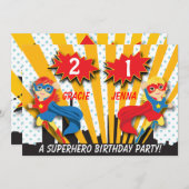 Twins Superhero Birthday | Rote Mädchen/Blonde Haa Einladung (Vorne/Hinten)