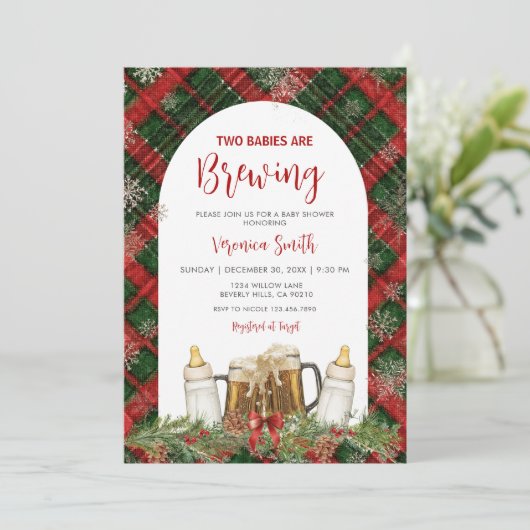 Twins Two Babies Are Brewing Baby Shower Einladung (Stehend Vorderseite)