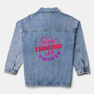 Twirf durch Life Drehungen Baton Twirler Jeansjacke