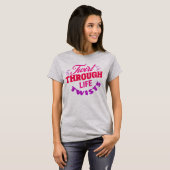 Twirf durch Life Drehungen Baton Twirler T-Shirt (Vorne ganz)