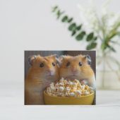 Two Adorable Hamsters With a Large Popcorn Bowl Postkarte (Stehend Vorderseite)