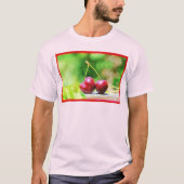 "Two Cherries Fruit" Niedliches Foto. Jetzt kaufen T-Shirt (Vorderseite)